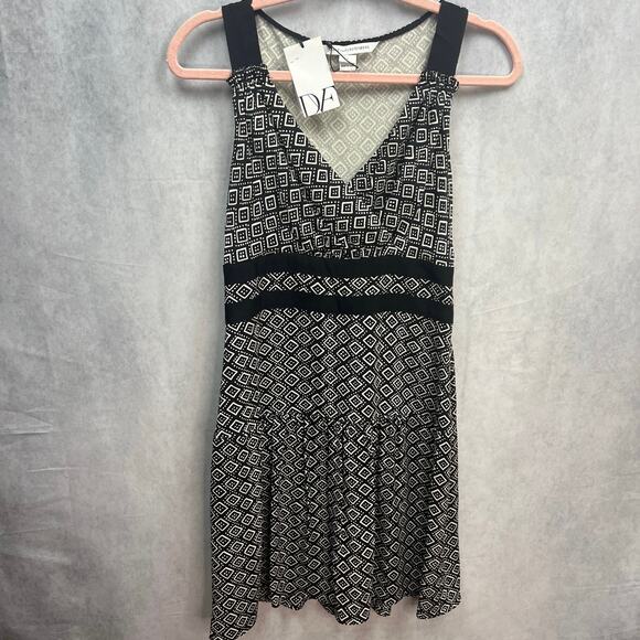 Diane von Furstenberg Eugenia Silk Shift Dress V-Neck Dot Diamond Black Size 4 - Picture 3 of 11